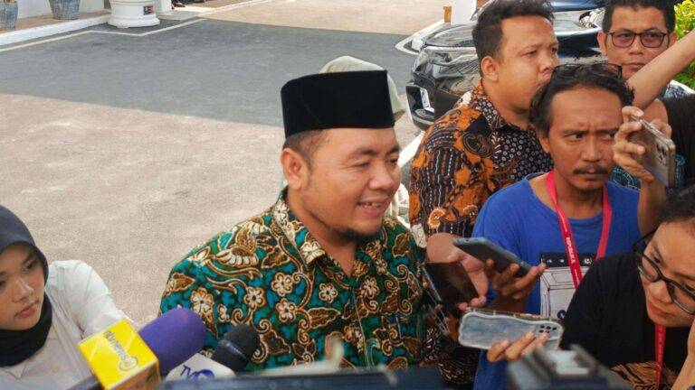 Ketua Komisi Pemilihan Umum (KPU) RI, Mochammad Afiffuddin. Ia meminta seluruh elemen masyarakat untuk mencegah potensi penyebaran hoaks dalam Pilkada 2024.