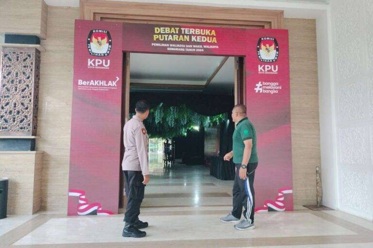 salah satu tempat skrining untuk penonton yang ikut melihat debat kedua di Hotel Patra Jasa Kota Semarang dalam debat kedua Pilwakot Semarang.