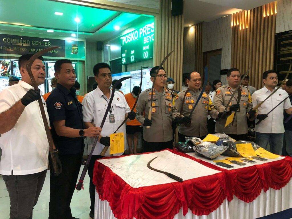 Polres Metro Jakarta Utara ungkap kasus penyiraman air Keras dengan korban seorang polisi di Cilincing, Jakarta Utara, Rabu (4/12/2024)