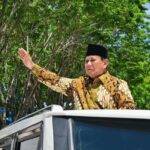 Presiden Prabowo Subianto ketika menyapa masyarakat di Kupang, Rabu (4/12/2024)