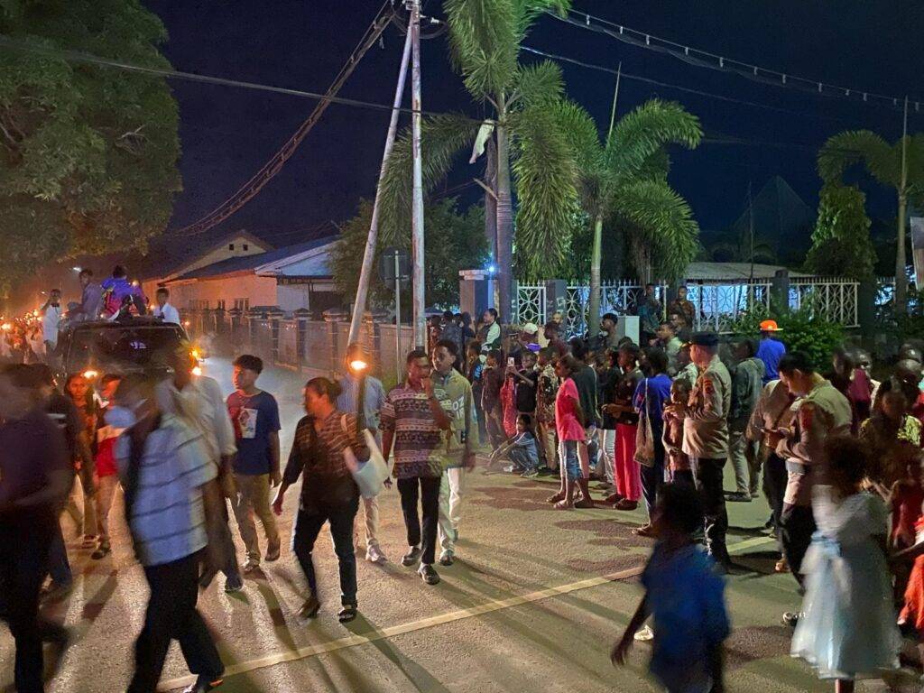 Sebanyak 103 Personel Polres Merauke Amankan Pawai Obor Paskah 2025