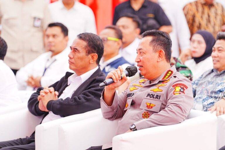 KAPOLRI-TINJAU-GUDANG-2