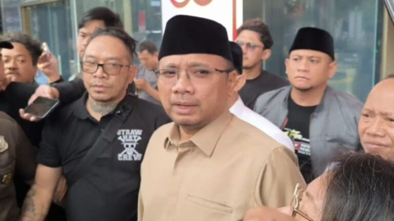 Mantan Menteri Agama Yaqut Cholil Qoumas usai diperiksa KPK