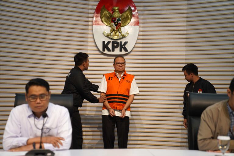 KPK-Tahan-Tersangka-Korupsi-Pemberian-Fasilitas-Kredit-oleh-LPEI-kepada-PT-SMJL-dan-PT-MAS