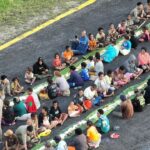 satgas-ops-damai-cartenz-gelar-makan-bersama-warga-di-kiwirok-hadirkan-senyum-dan-kebahagiaan_561156