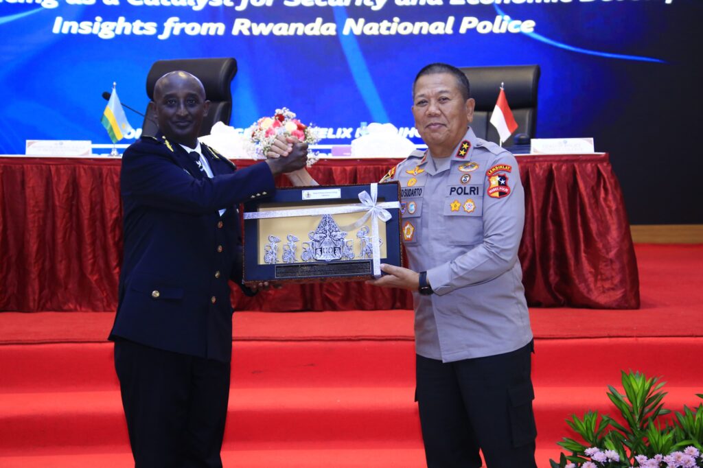 1c06a560-fe78-46d4-bb0c-513a854d6040_875945