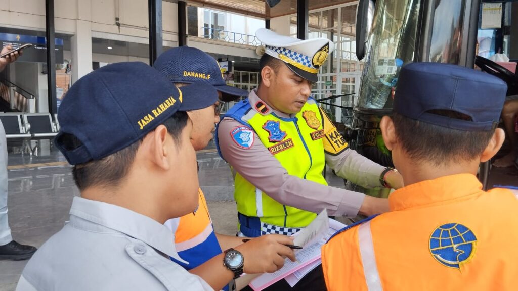 WhatsApp Image 2025-11-21 at 10.00.36