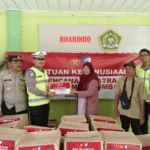 Empat-Hari-Menempuh-Perjalanan-Korlantas-Polri-Tiba-di-Langkat-Salurkan-Bantuan-untuk-Korban-Banjir_397422