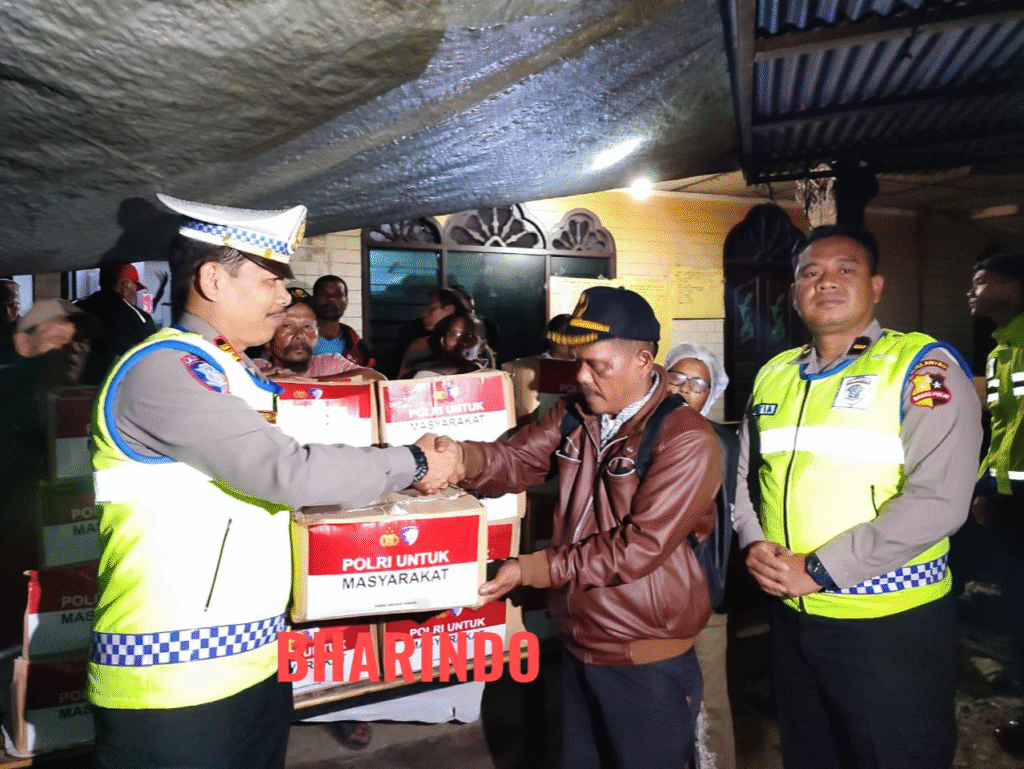 Usai-Langkat-Korlantas-Polri-Lanjutkan-Bantuan-untuk-Korban-Banjir-Bandang-Dolok-Nauli-Tapanuli-Utara_632364