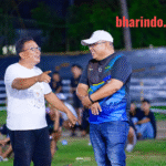 Burhanudin (kaus putih) Haidar (kaus biru)