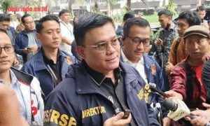 medium_kombes_ade_safrie_1_8987b_78306