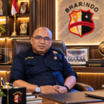 Potret Eksekutif dengan Logo BHARINDO