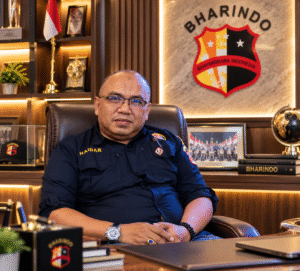 Potret Eksekutif dengan Logo BHARINDO
