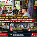Silaturahmi TNI dan Warga di TMMD 130